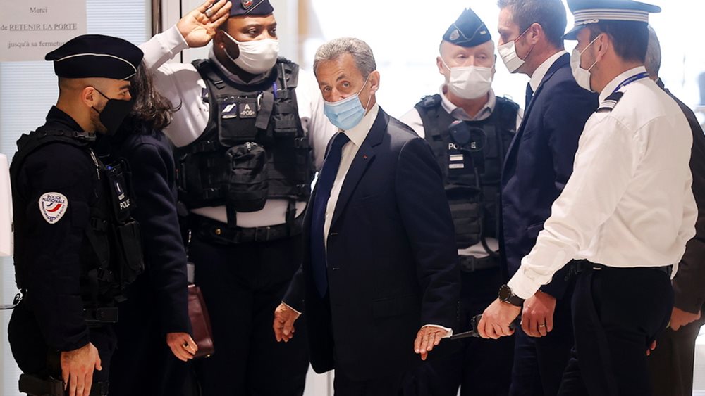 Η Ιστορία εκδικείται τον Νικολά Σαρκοζί