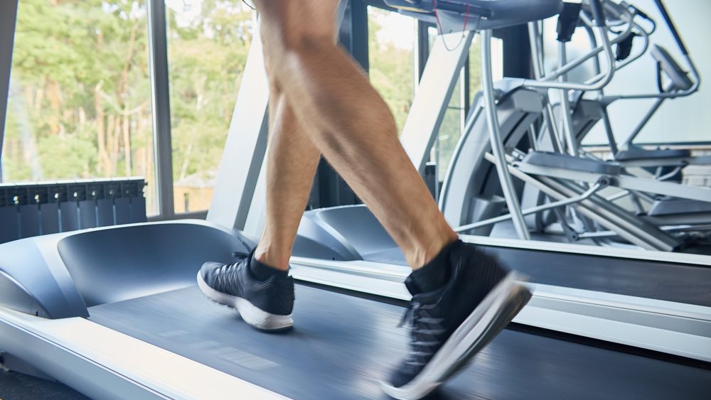 5 λάθη που κάνεις στο διάδρομο και πονούν τα γόνατά σου