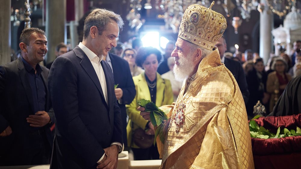 Ο πρωθυπουργός Κυριάκος Μητσοτάκης παρακολούθησε την πρώτη Ανάσταση στον Ιερό Ναό Ευαγγελιστρίας Τήνου