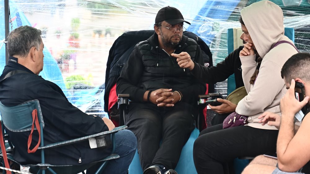 Τέμπη: Φωνές και εντός Ν.Δ για τοξικολογικές στις εκταφές
