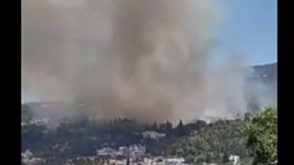 Πάτρα: Χωρίς ενεργό μέτωπο η μεγάλη φωτιά κοντά σε σπίτια στην περιοχή Γηροκομείο