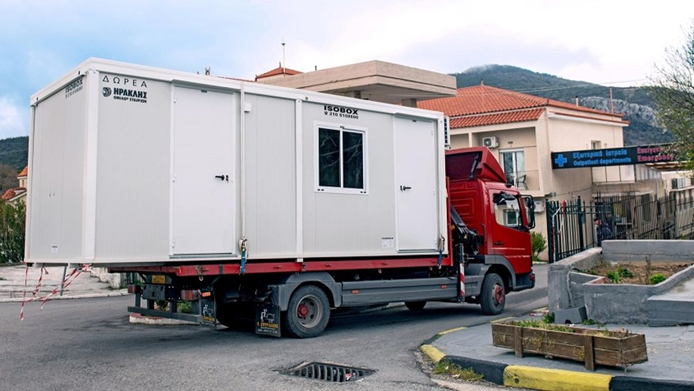Ο Όμιλος ΗΡΑΚΛΗΣ δωρίζει ειδικής κατασκευής ISOBOX στο Γενικό Νοσοκομείο – Κέντρο Υγείας Κύμης