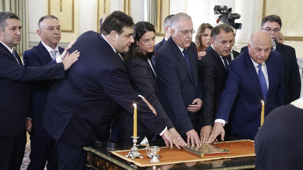 Ορκίστηκαν τα νέα μέλη της κυβέρνησης, μετά τον ανασχηματισμό