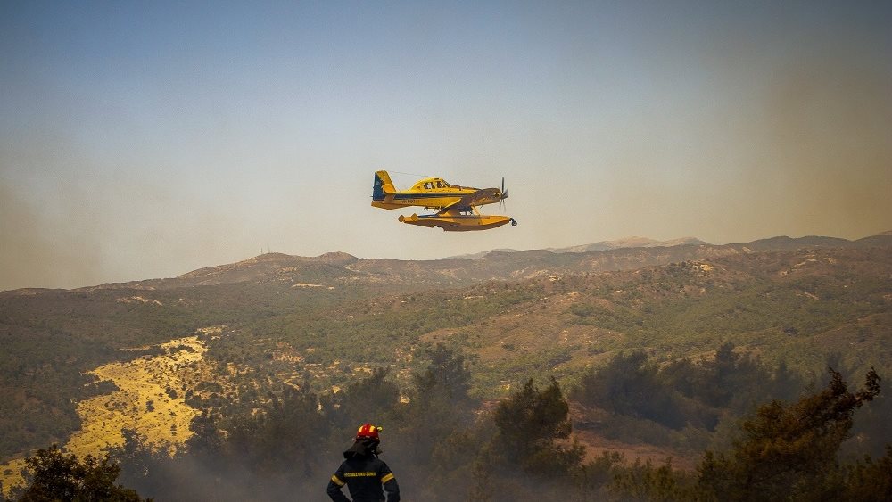 Μεγάλη αναζωπύρωση στη Ρόδο, κάηκαν σπίτια στο Ασκληπιείο - Εκκενώνονται Γεννάδι και Βατί - Εκκενώσεις οικισμών και στην Κέρκυρα
