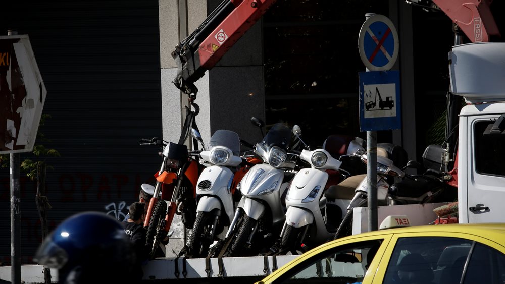 Δυτική Ελλάδα: Περίπου τους 10.000 έφθασαν οι παραβάτες οι οποίοι εμπόδιζαν με τα οχήματά τους την ελεύθερη κίνηση ΑμεΑ και πεζών