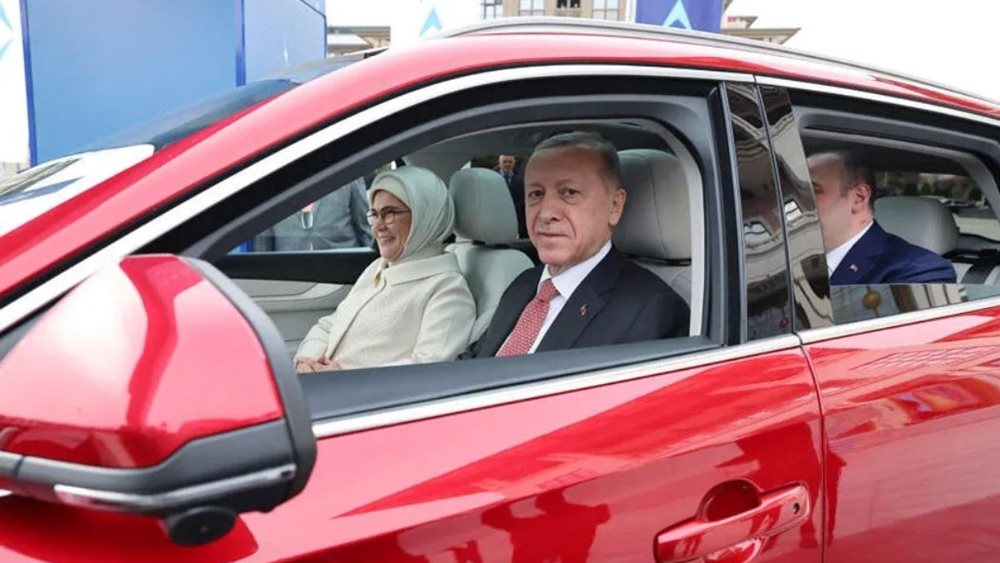 Ο Ερντογάν στο τιμόνι του πρώτου ηλεκτρικού SUV της τουρκικής αυτοκινητοβιομηχανίας Togg