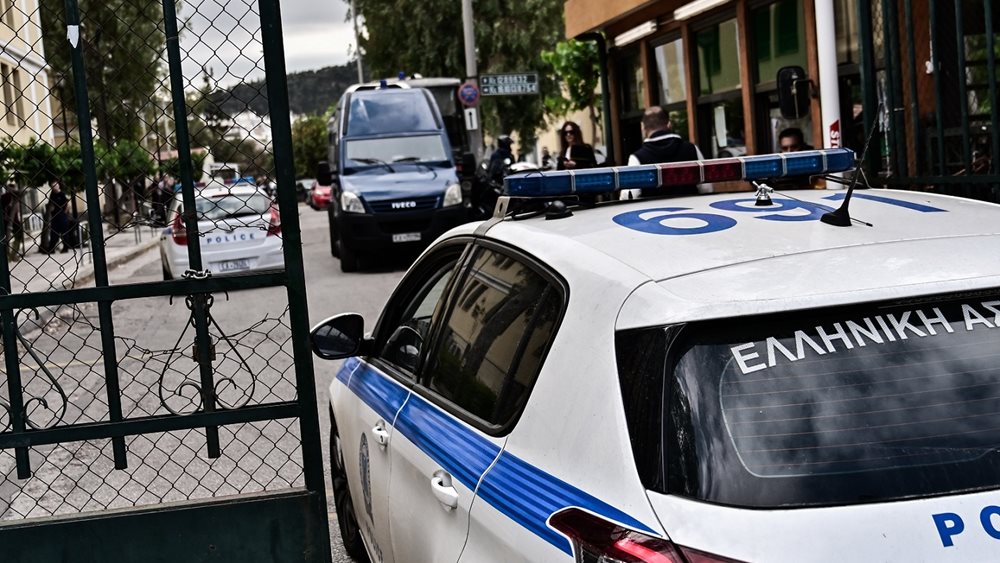 Ποινική δίωξη για ένα κακούργημα και οκτώ πλημμελήματα στους συλληφθέντες για την επίθεση σε βάρος φοιτητή στη Νομική