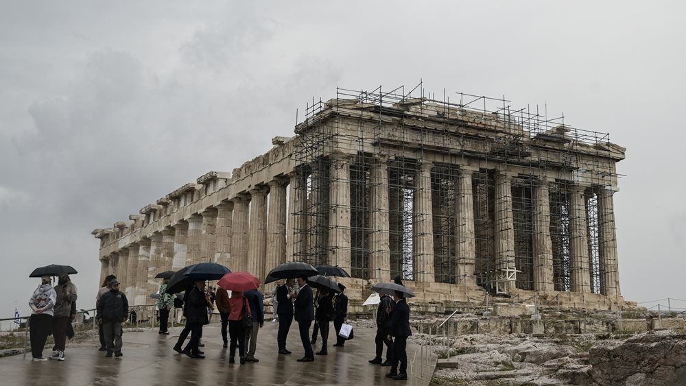 Τουρίστες και τον Φεβρουάριο στην Ελλάδα - Αγωνία για τη Σαντορίνη