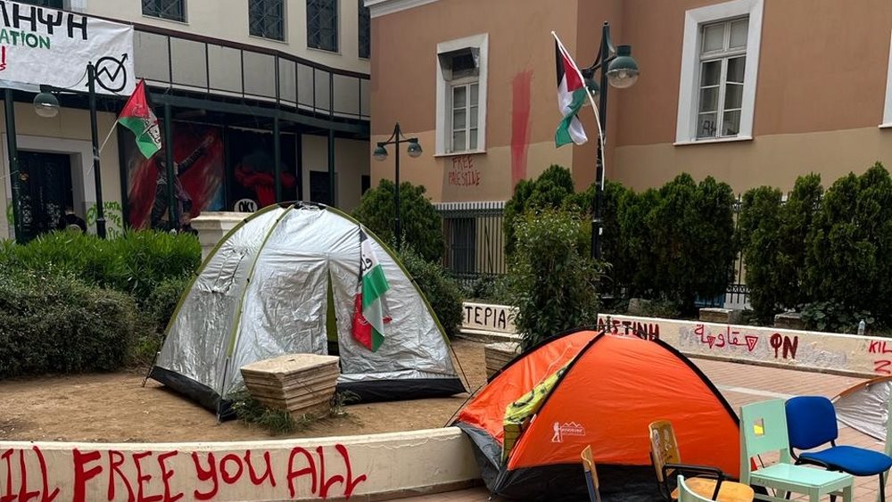 ΕΛΑΣ: 28 συλλήψεις κατά την επιχείρηση εκκένωσης της Νομικής