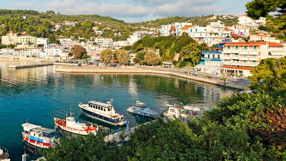 O Guardian διαφημίζει την Ελλαδα και βλέπει ρεκόρ επισκεπτών