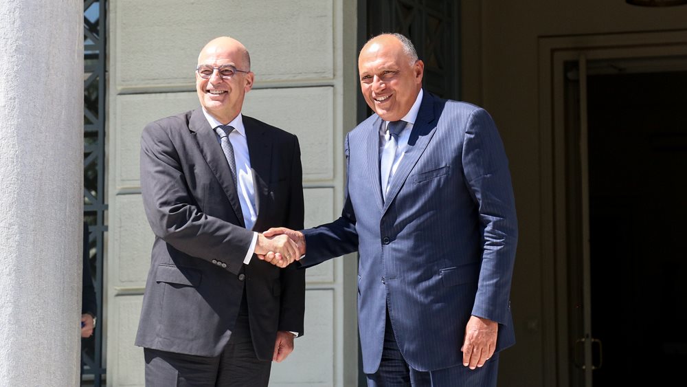 Αίγυπτος: &quot;Τα μηνύματα της Αθήνας&quot; μεταφέρει στην Ντοστούρ ο Έλληνας πρέσβης  Ν. Γαριλίδης