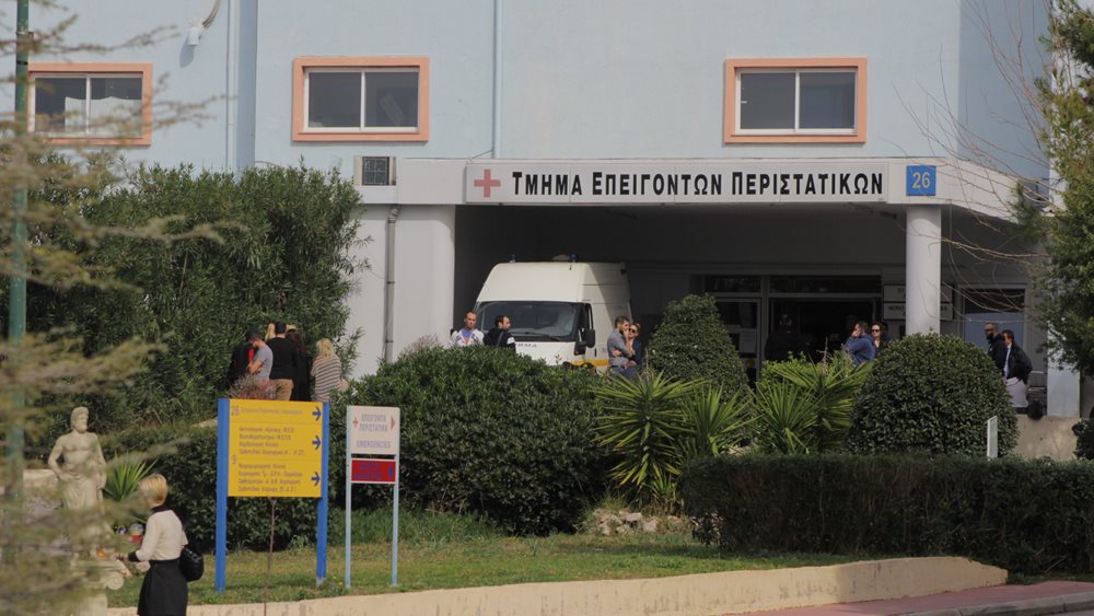 Γιατρός στο Ασκληπιείο Βούλας έκανε &#39;μαϊμού εμβολιασμούς&#39; σε αρνητές- Εξαφανίστηκε όταν τον είδε η νοσοκόμα