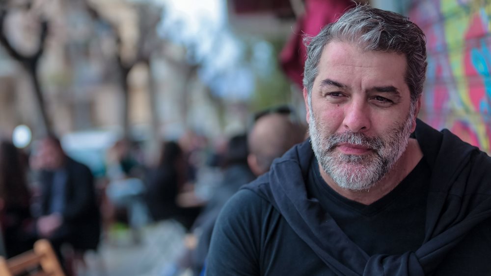 Συνελήφθη ο Β. Μπισμπίκης για τροχαίο με φθορές σε 10 οχήματα και εγκατάλειψη