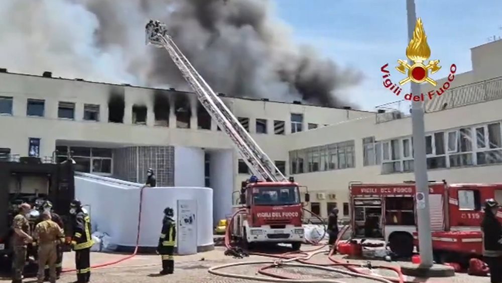 Ιταλία: Πυρκαγιά ξέσπασε στο πανεπιστήμιο του Βιτέρμπο - Κατέρρευσε μέρος του δεύτερου ορόφου