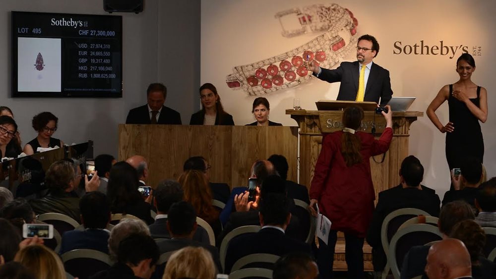 Αναμνηστικά του Νιλ Άρμστρονγκ πουλήθηκαν σε δημοπρασία έναντι 7,4 εκατ. δολαρίων