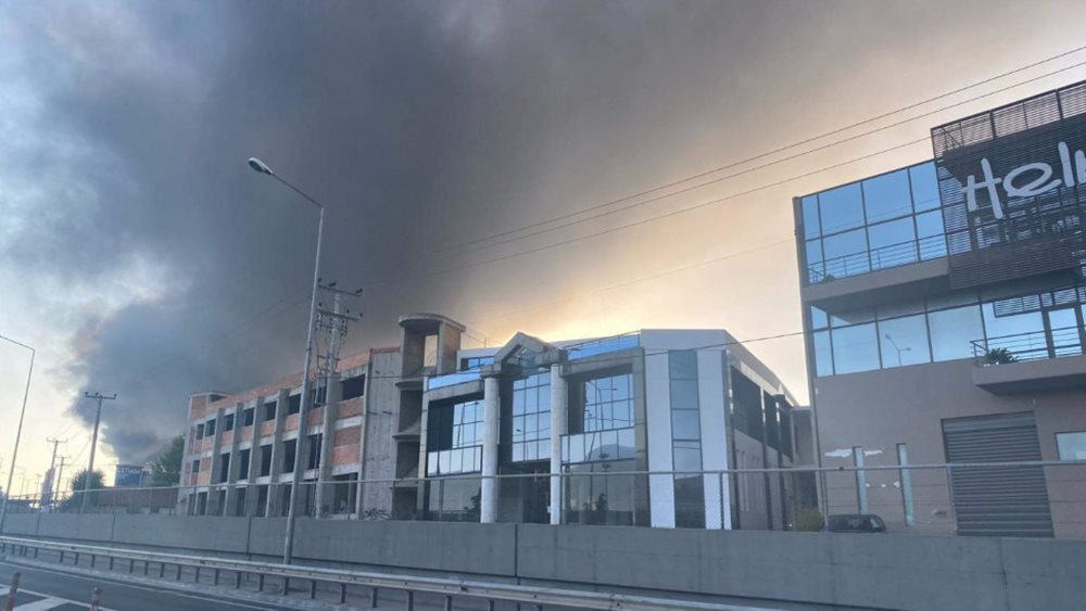 Μεγάλη φωτιά σε εργοστάσιο ανακύκλωσης πλαστικών στη Μεταμόρφωση