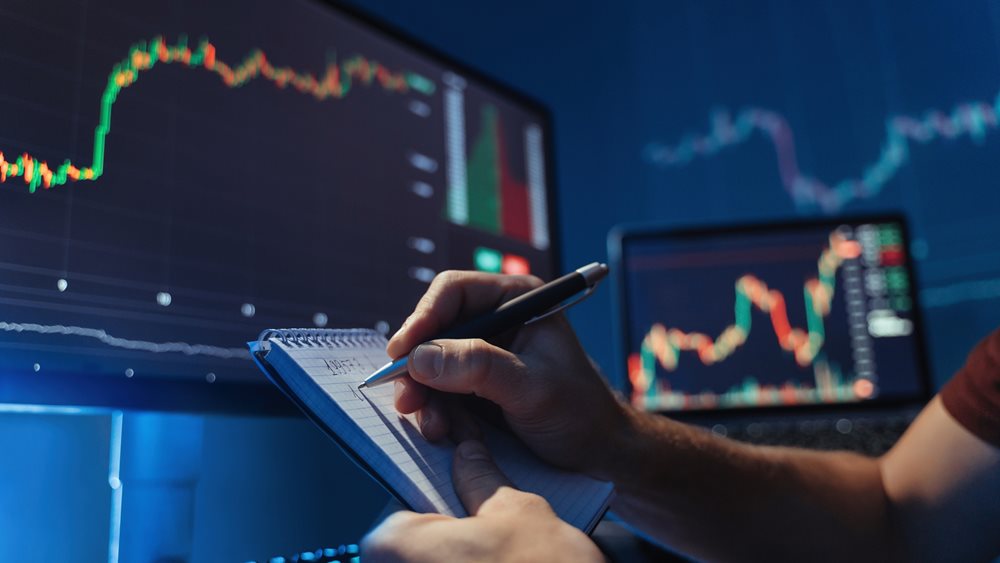 Capital Economics: Οι κεντρικές τράπεζες μίλησαν, οι μειώσεις επιτοκίων ξεκίνησαν – Τι σημαίνει αυτό για τις αγορές και το ιστορικό ράλι των μετοχών
