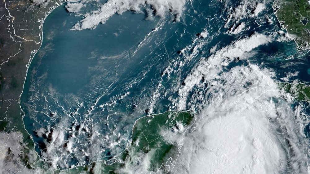 ΗΠΑ: Η τροπική καταιγίδα Ιντάλια ενισχύεται σε τυφώνα και απειλεί τη Φλόριντα