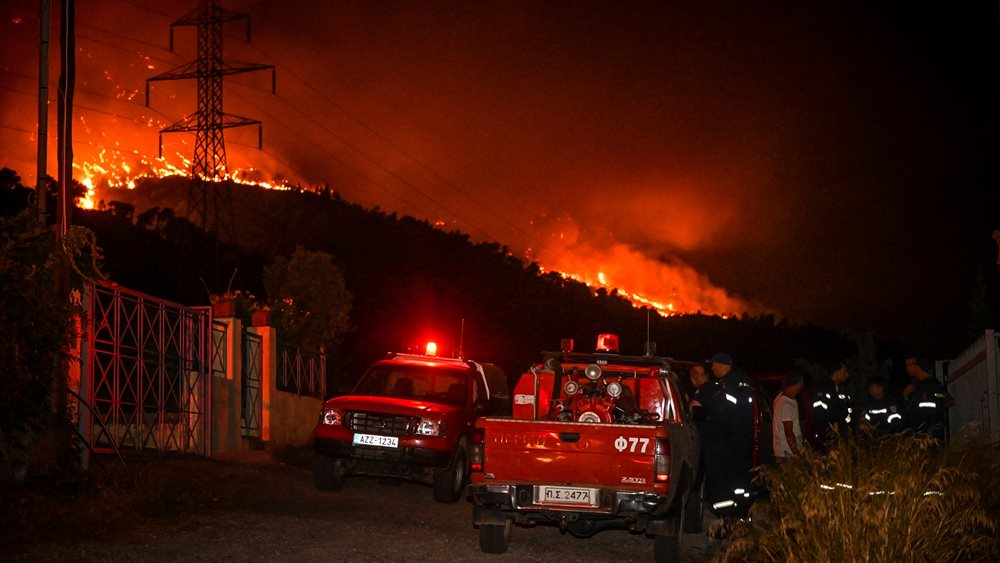 Οριοθετήθηκε η φωτιά στον Αρχάγγελο Λακωνίας