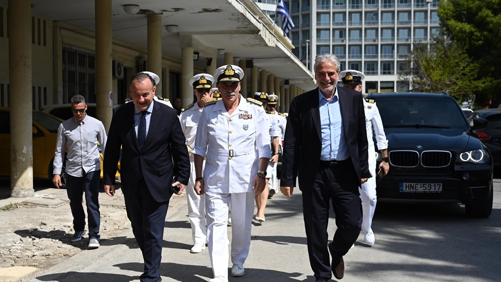 Τη Μονάδα Υποβρυχίων Αποστολών και την Ειδική Ομάδα Επιχειρήσεων Πειραιά επισκέφθηκε ο Χρ. Στυλιανίδης