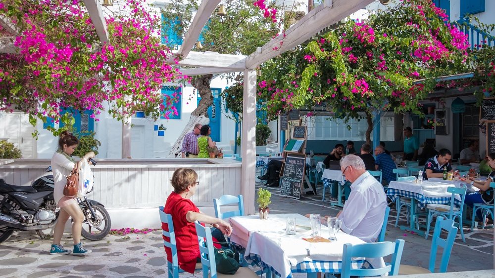 Έρχονται νέα μέτρα για ανεμβολίαστους εργαζόμενους σε εστίαση, τουρισμό