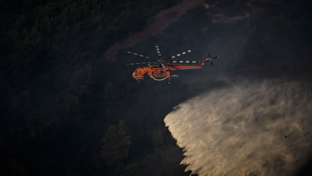 Ηλεία: Κινδυνεύει από την φωτιά η κοινότητα Περιστέρι