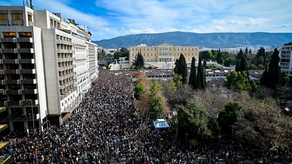 Σε πολιτικό vertigo μπαίνει η χώρα