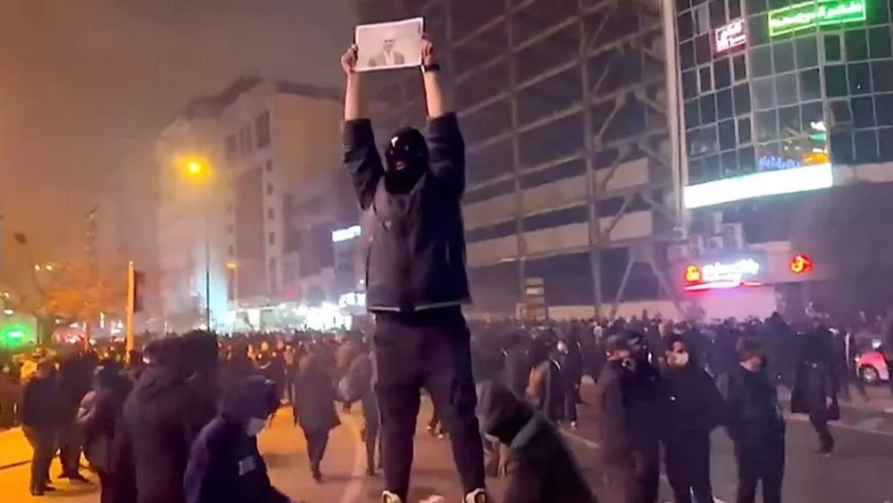 Μαρτυρίες για την καταστολή στο Ιράν: "Απλώς συνέχιζαν να μας σκοτώνουν" - Τουλάχιστον 648 οι νεκροί