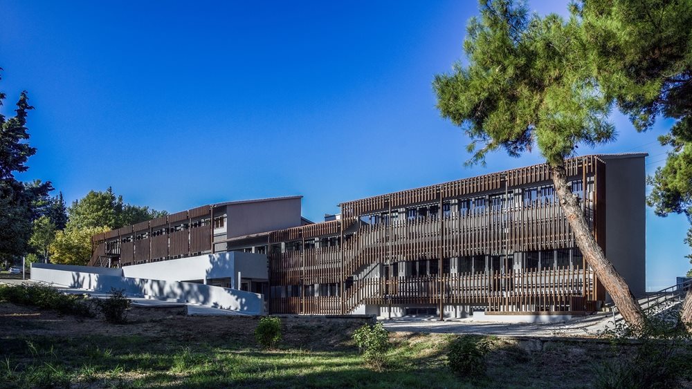 H ELVIAL στηρίζει την ανώτατη εκπαίδευση:  Τα συστήματα αλουμινίου της πρωταγωνιστούν στο ανακαινισμένο κτίριο "West Hall" του ACT