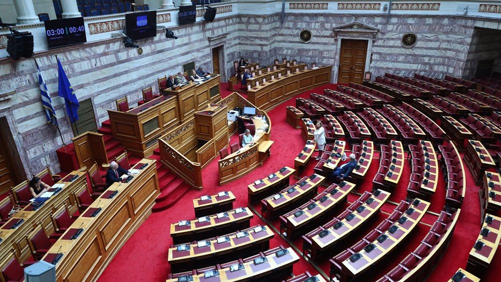 Μεταμεσονύκτιο σκληρό ροκ στη Βουλή: Ψήφισε με επιστολικές η Ν.Δ για προανακριτική - Αποχώρησε η αντιπολίτευση