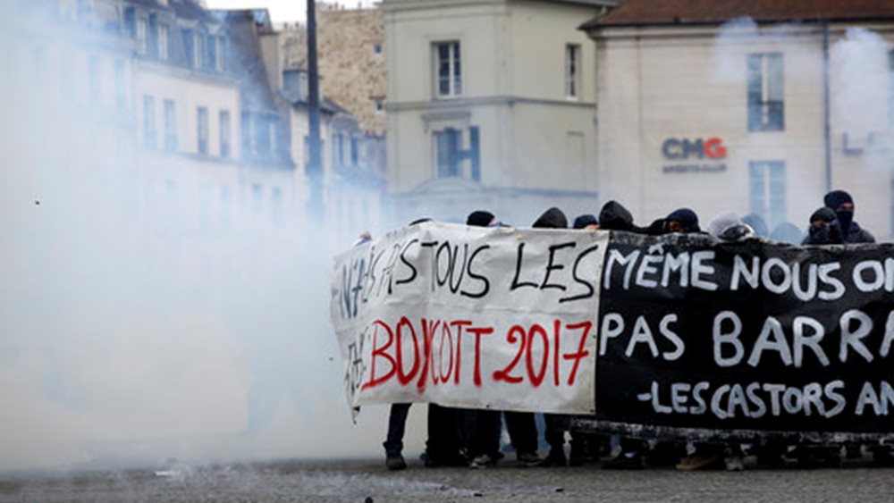 Επεισόδια μεταξύ αστυνομικών και κουκουλοφόρων στο Παρίσι