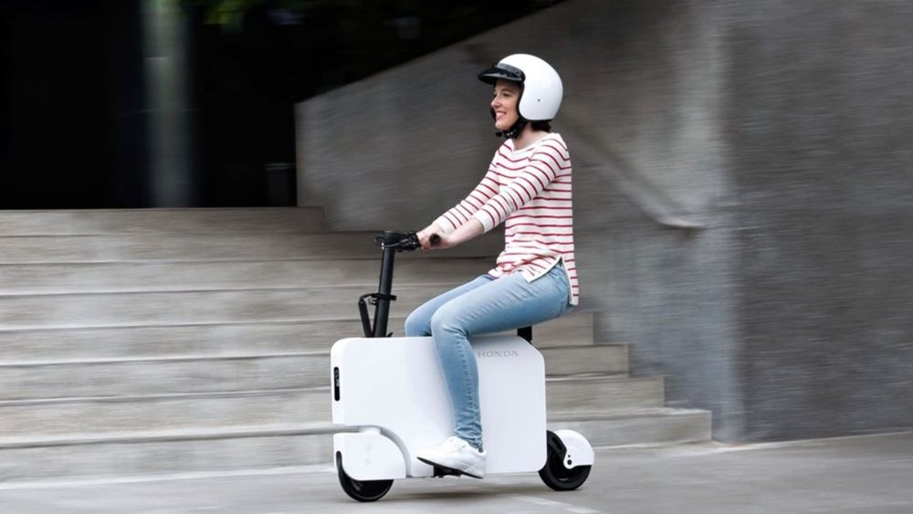 Honda Motocompacto: Το scooter-βαλίτσα επέστρεψε ηλεκτρικό