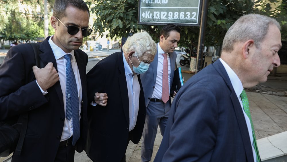 Δίκη Folli Follie: Στη φυλακή ο Τζώρτζης Κουτσολιούτσος, στο σπίτι τους θα εκτίσουν την ποινή Δημήτρης και Καίτη Κουτσολιούτσου