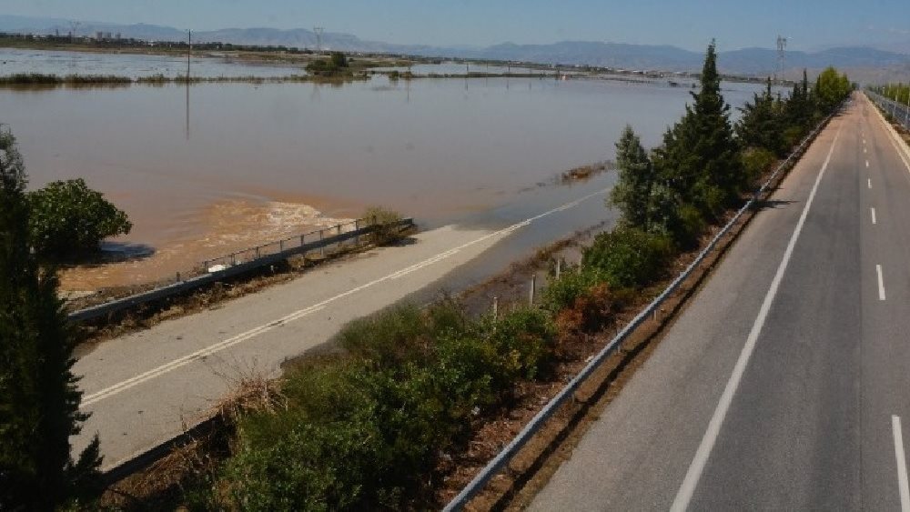 High likelihood that Athens-Thessaloniki motorway will reopen on Friday, fire brigade says