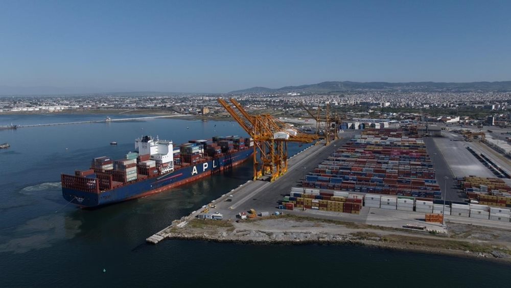 Εκτίναξη του εμπορικού ελλείμματος στα €34,6 δισ. το 2024 παρά τη βουτιά 9% τον Δεκέμβριο