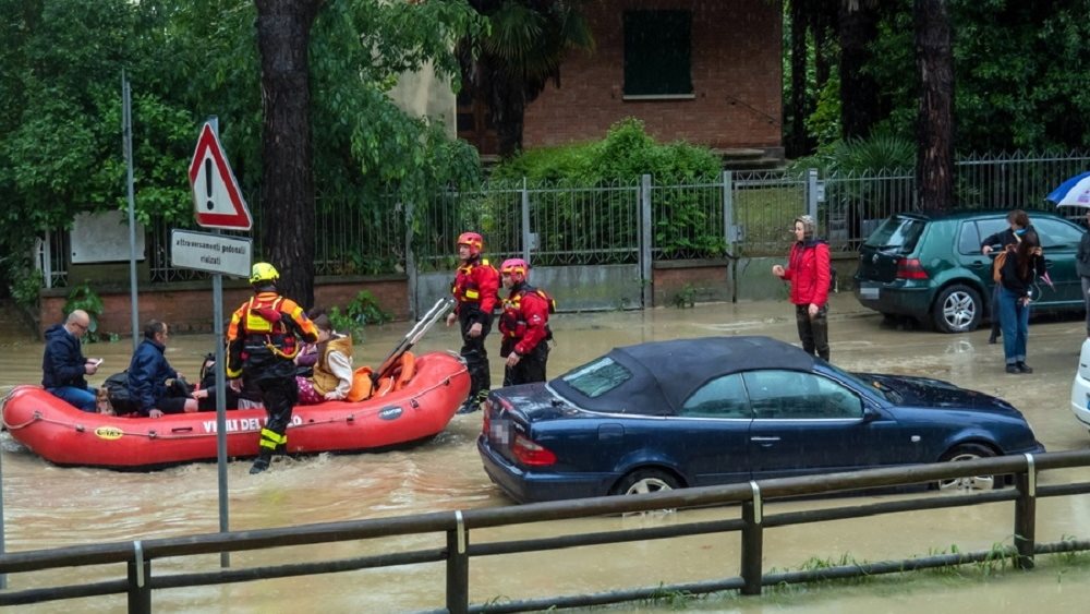 Ιταλία: Δεκατέσσερις οι νεκροί από τις πλημμύρες, πάνω από 20.000 οι άστεγοι