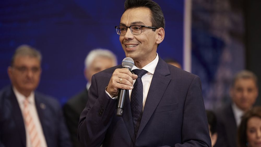 Σ. Σέρμπος: Αναλαμβάνει σύμβουλος του Κ. Μητσοτάκη για θέματα εξωτερικής πολιτικής