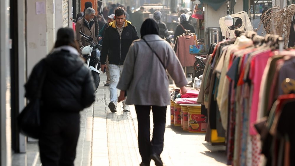 Οι αρχές του Ιράν "έκοψαν" το ίντερνετ σε όλη τη χώρα - Μαζική διαδήλωση στην Τεχεράνη, στις φλόγες κτίρια