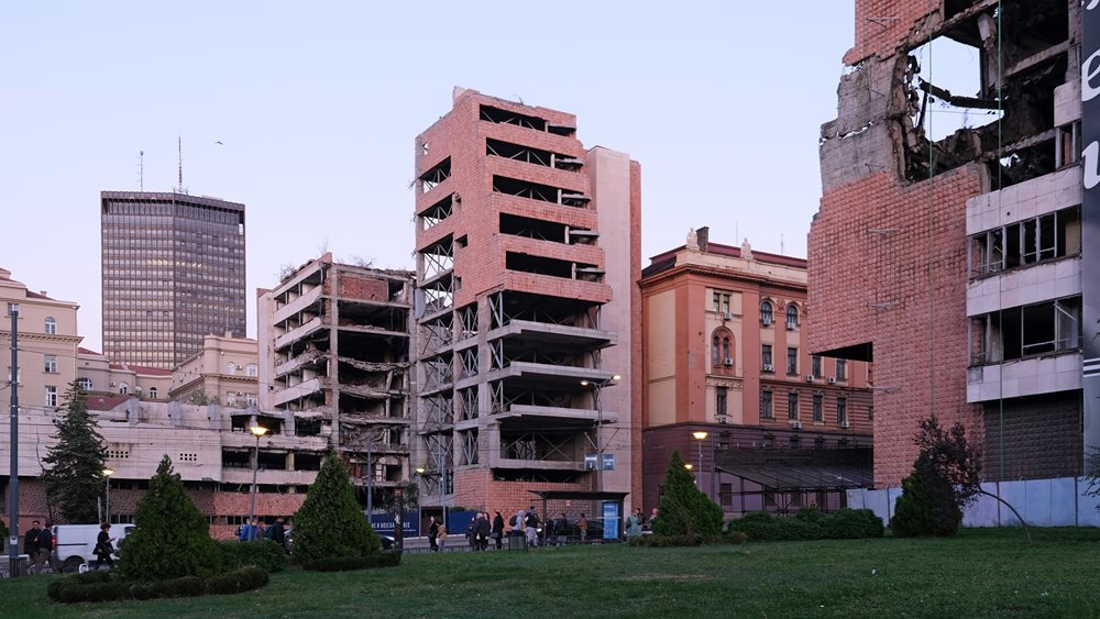 Σερβία: Ουρανοξύστες του γαμπρού Τραμπ στον χώρο του βομβαρδισμένου από το ΝΑΤΟ κτηρίου του ΓΕΣ