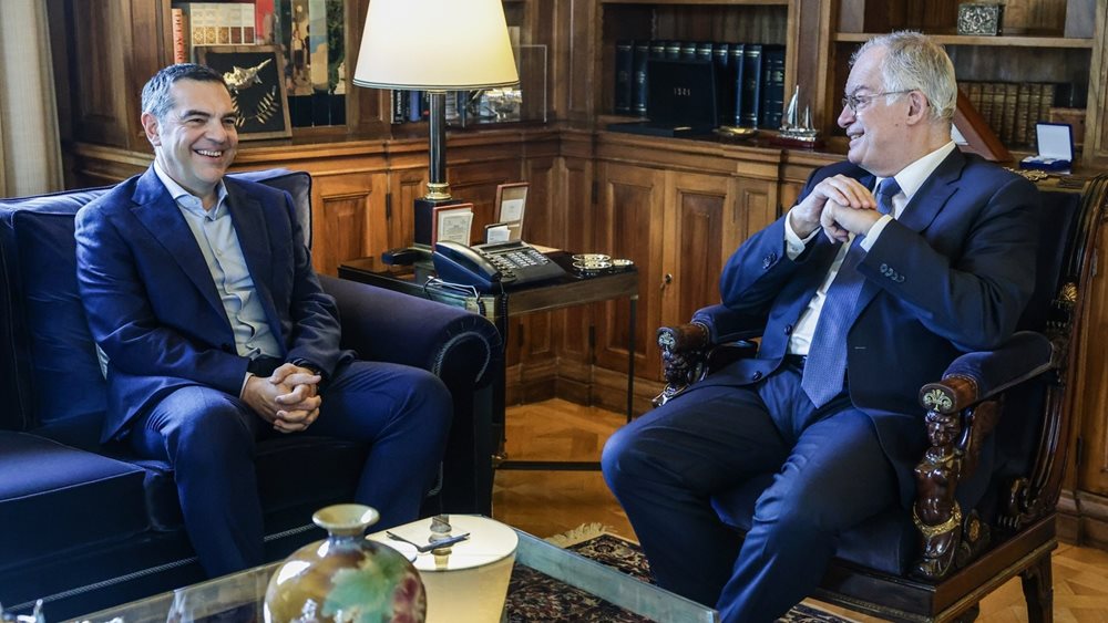 Συνάντηση Κων. Τασούλα με τον Αλ. Τσίπρα στο Προεδρικό Μέγαρο