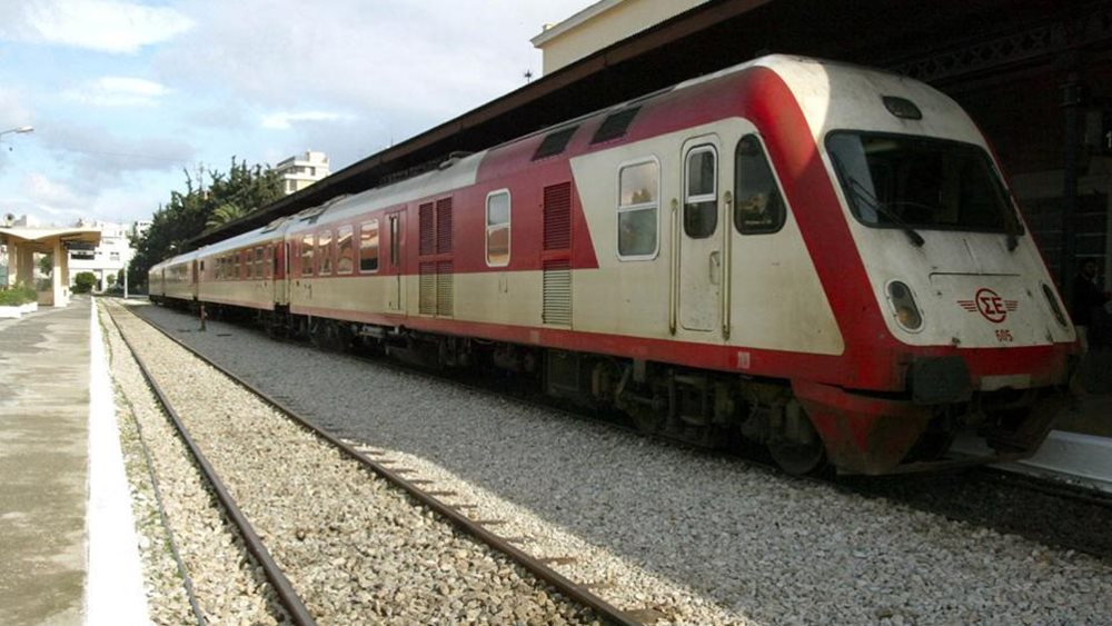 Τρένο συγκρούστηκε με βανάκι στο Κιλκίς - Χωρίς τις αισθήσεις του ο οδηγός