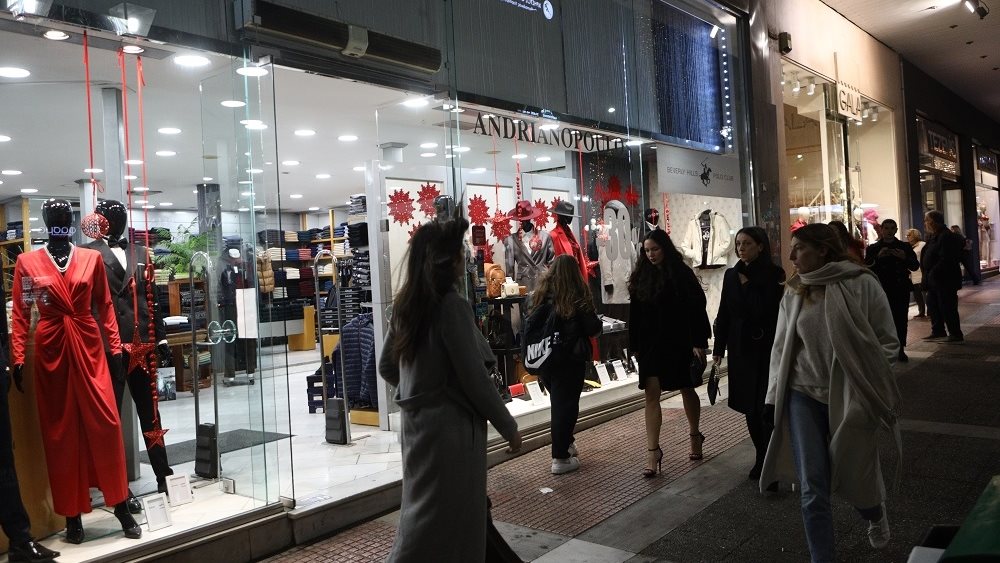 Σήμερα η «Κόκκινη Νύχτα» στον Πειραιά, με τα μαγαζιά ανοιχτά ως τις 11 το βράδυ