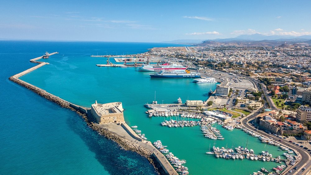Βουλή: Κυρώθηκε η σύμβαση παραχώρησης για τη χρήση χώρων εντός του λιμένα Ηρακλείου
