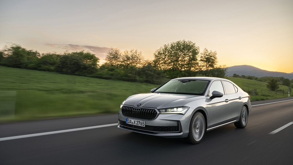 Αποστολή στην Πράγα: Οδηγούμε το νέο Skoda Superb