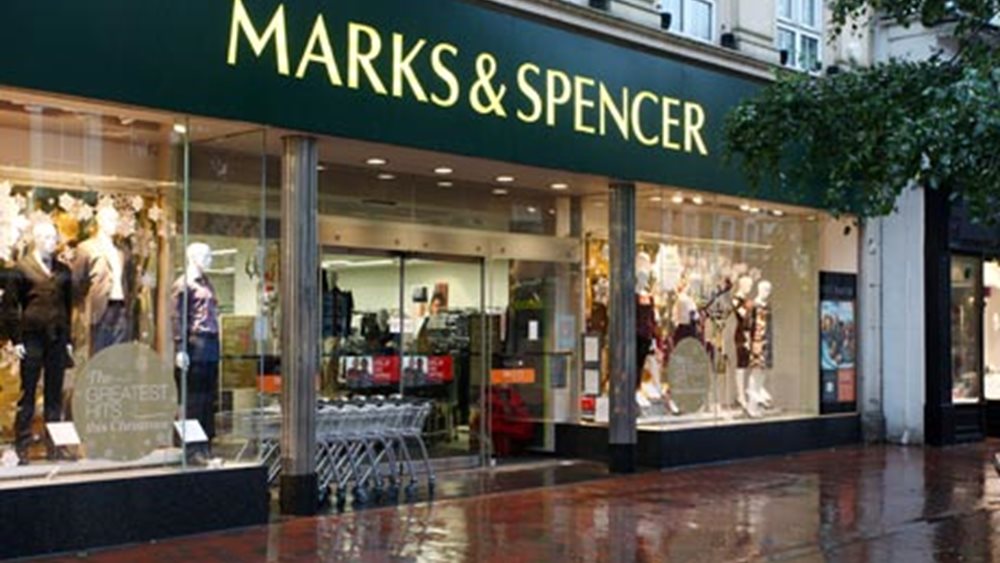 "Σκοτώνει" τα αποθέματά της η Marks & Spencer