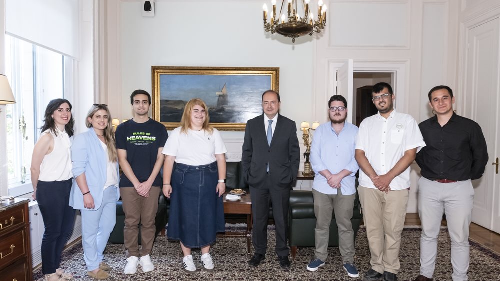 Στήριξη στην ισότιμη πρόσβαση στην εργασία.