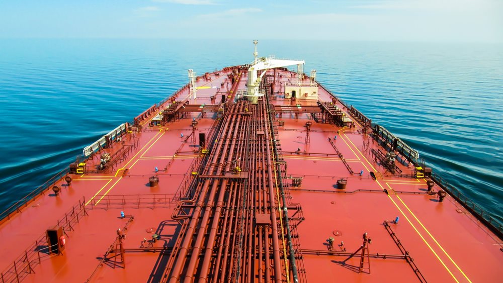 Φιλιππίνες: Δεξαμενόπλοιο με 1,4 εκατ. λίτρα πετρελαίου αναποδογυρίζει και βυθίζεται ανοικτά της Μανίλας