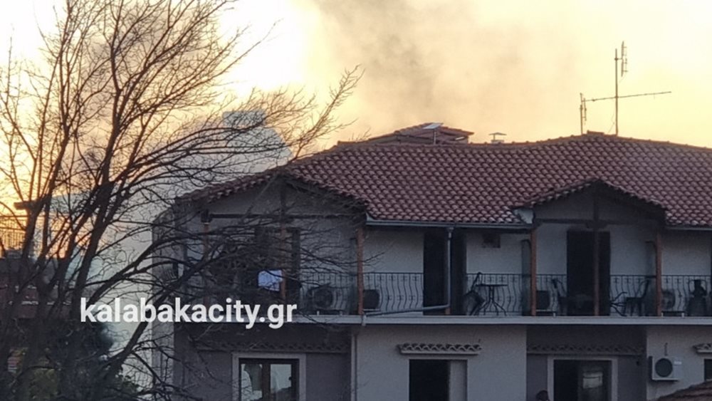 Πυρκαγιά σε ξενοδοχείο στην Καλαμπάκα - Νεκρός ο ιδιοκτήτης, που πήδηξε από μπαλκόνι, 10 τραυματίες (φωτό, βίντεο)