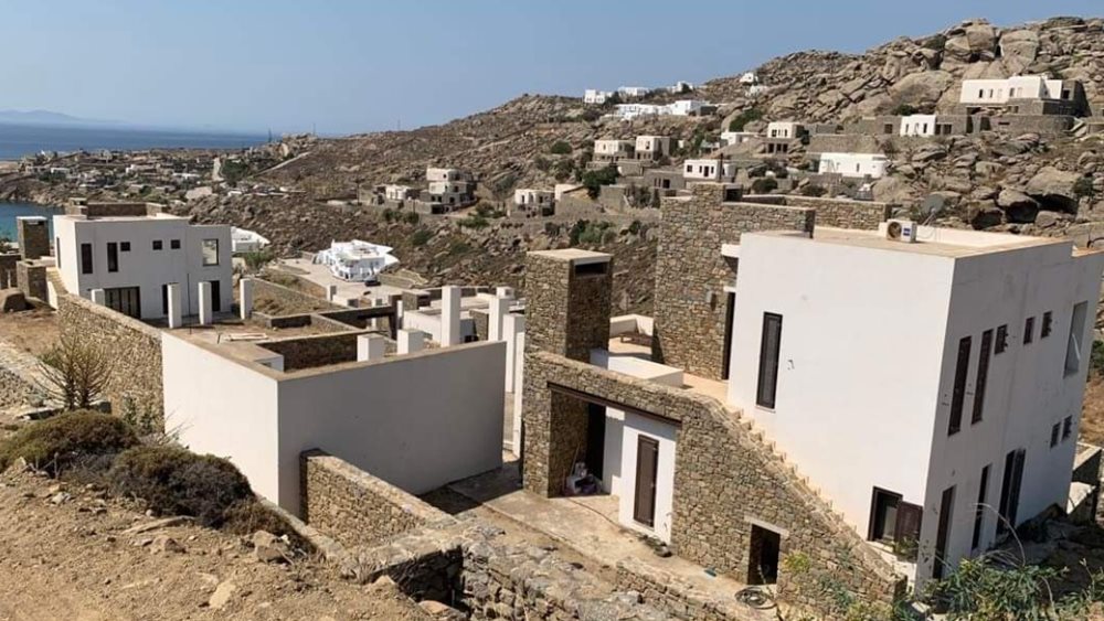 Πλειστηριασμοί - Μύκονος: Τα οικόπεδα-φιλέτα της οικογένειας Πατρώνη και οι… πολυτελείς βίλες