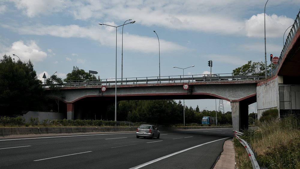 Προς κατεδάφιση η γέφυρα Βαρυμπόμπης λόγω στατικότητας – Τι θα γίνει με τα διόδια